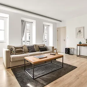 Modern 2 Bedroom In Estrela With Outside Terrace! Amazing For Families, Couples, Friends , Lisboa Portugal